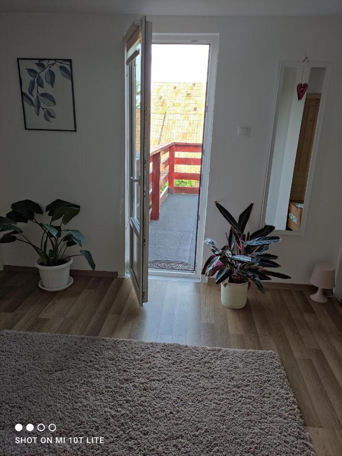 Rita Vendeghaz Apartment Ciumani Bagian luar foto