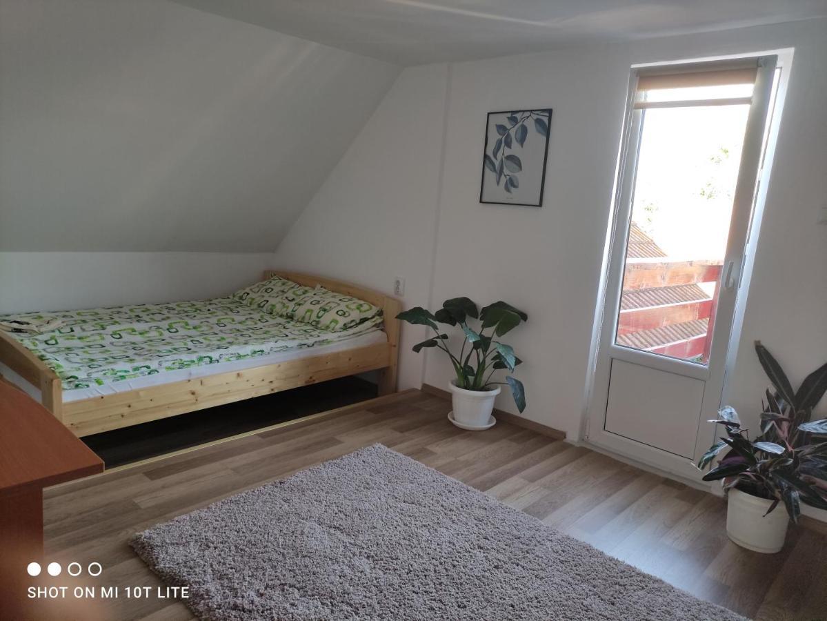 Rita Vendeghaz Apartment Ciumani Bagian luar foto