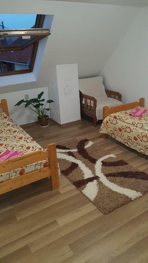 Rita Vendeghaz Apartment Ciumani Bagian luar foto