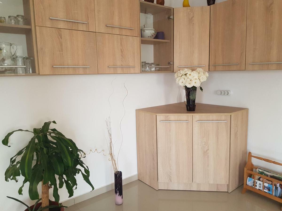 Rita Vendeghaz Apartment Ciumani Bagian luar foto