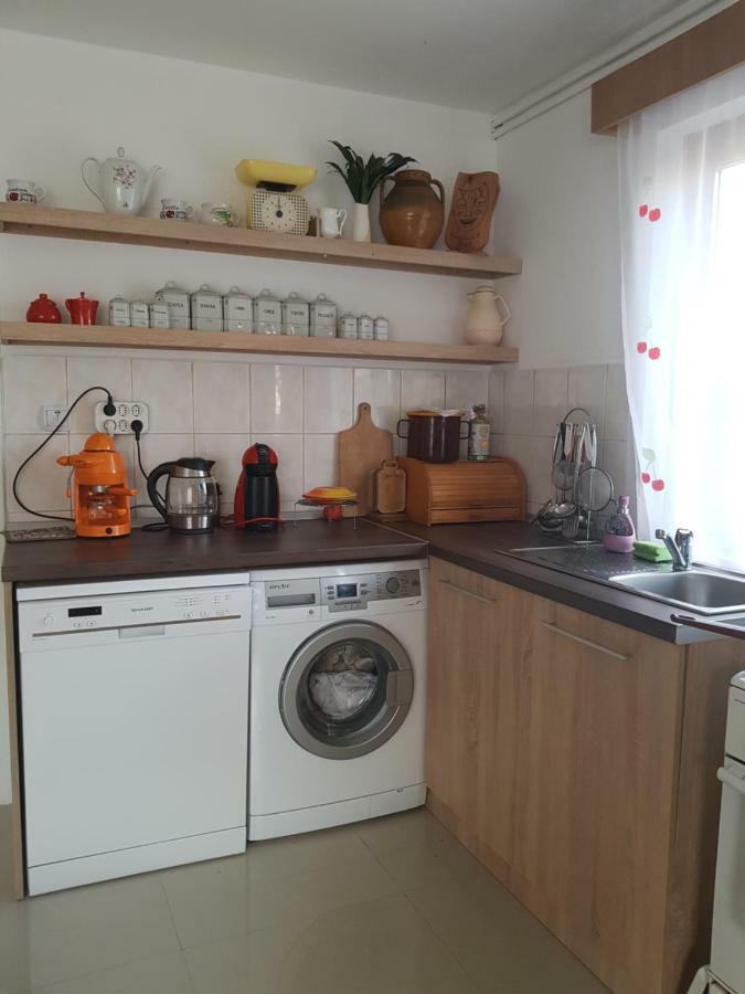 Rita Vendeghaz Apartment Ciumani Bagian luar foto